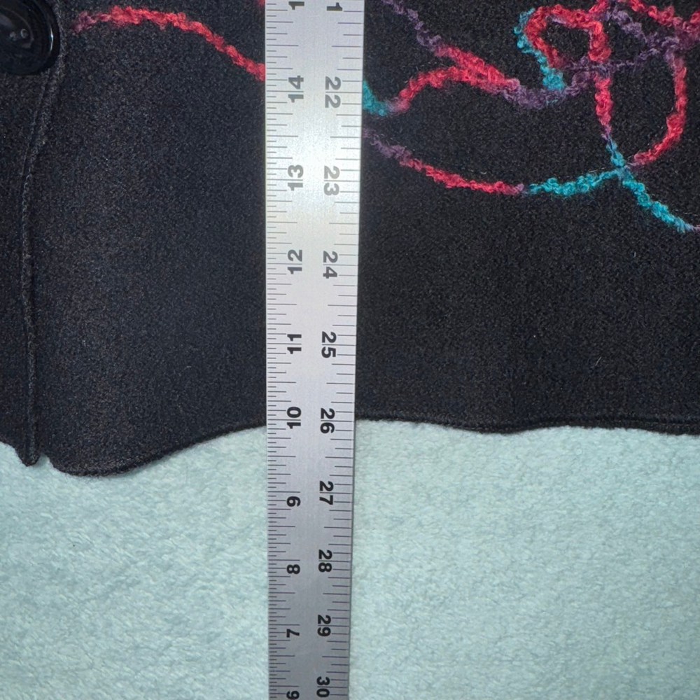 Women's Coldwater Creek Black 100% Wool Buttoned Sweater Abstract Size Medium - Picture 8 of 10